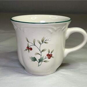 Pfaltzgraff Winterberry 12 oz Festive Coffee Tea Mug